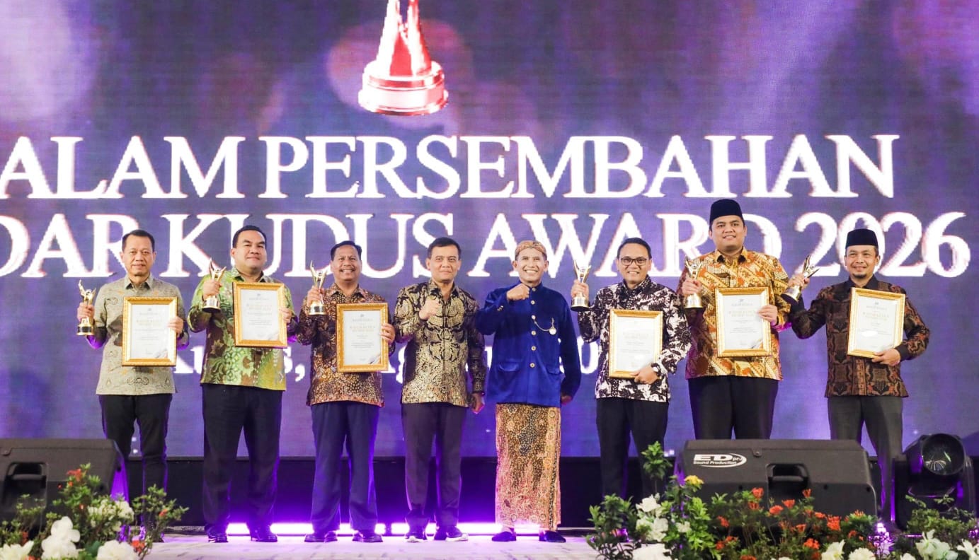 Ahmad Luthfi Terima Special Achievement Award di Kudus, Jateng Dinilai Dorong Terobosan Sekolah Vokasi Hingga Dokter Spesialis Keliling