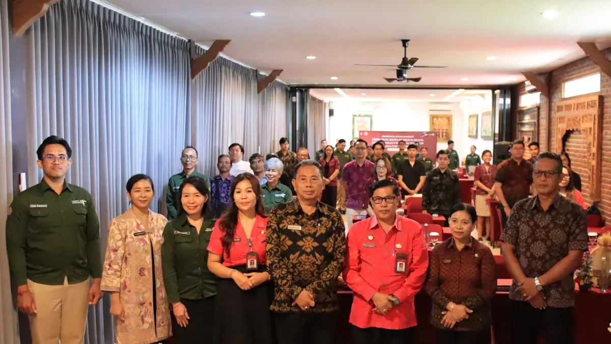 Mahasiswa Politeknik Pariwisata Bali Dorong UMKM Desa Tegaljadi Go Digital dengan Manajemen Modern