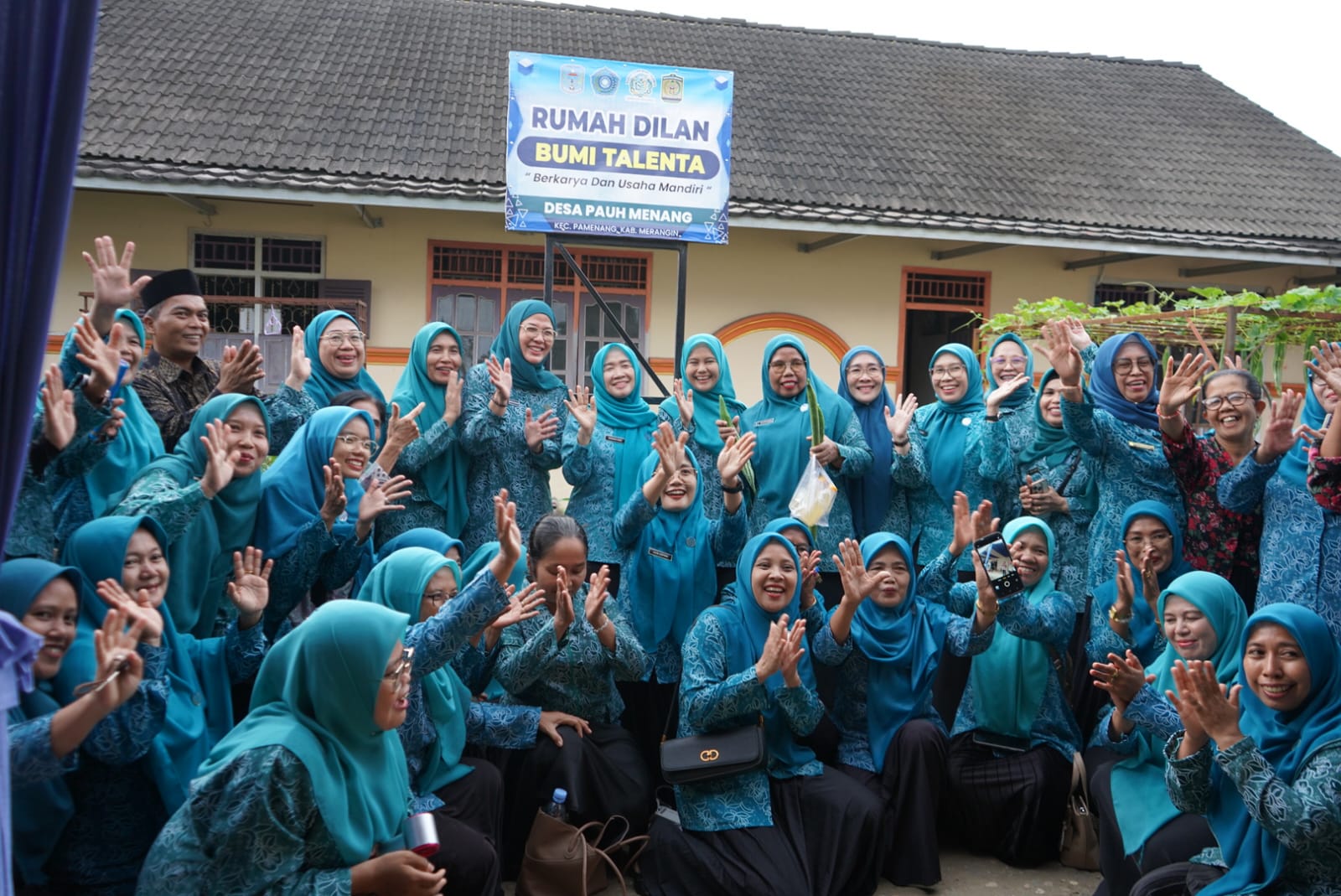 Ketua TP PKK Provinsi Jambi Hesti Haris Tinjau Rumah Dilan Bumi Talenta di Merangin, Dorong Keterampilan Generasi Muda