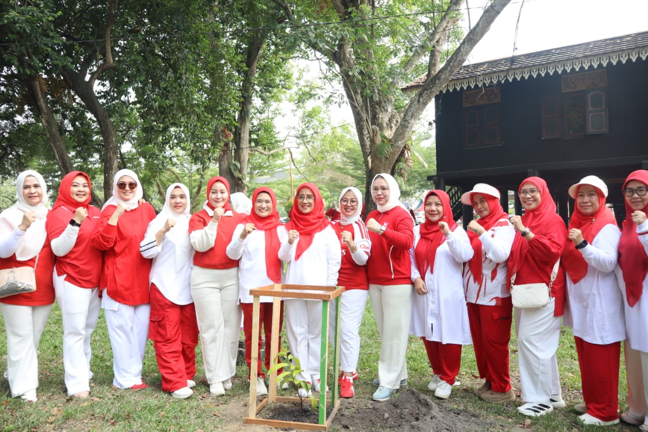 DWP Provinsi Jambi Gelar Senam dan Tanam Pohon Sambut HUT ke-81 RI, Ada Gerakan Bank Sampah
