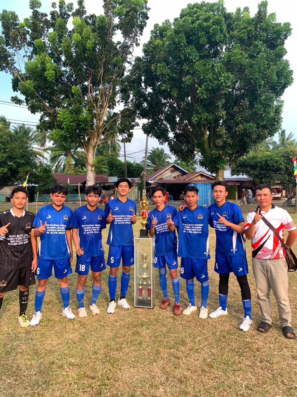 Tim Futsal Desa Tungkal 2 Juara 1 Turnamen Antar Desa Se-Kecamatan Pino Raya, Kalahkan 24 Tim Lain