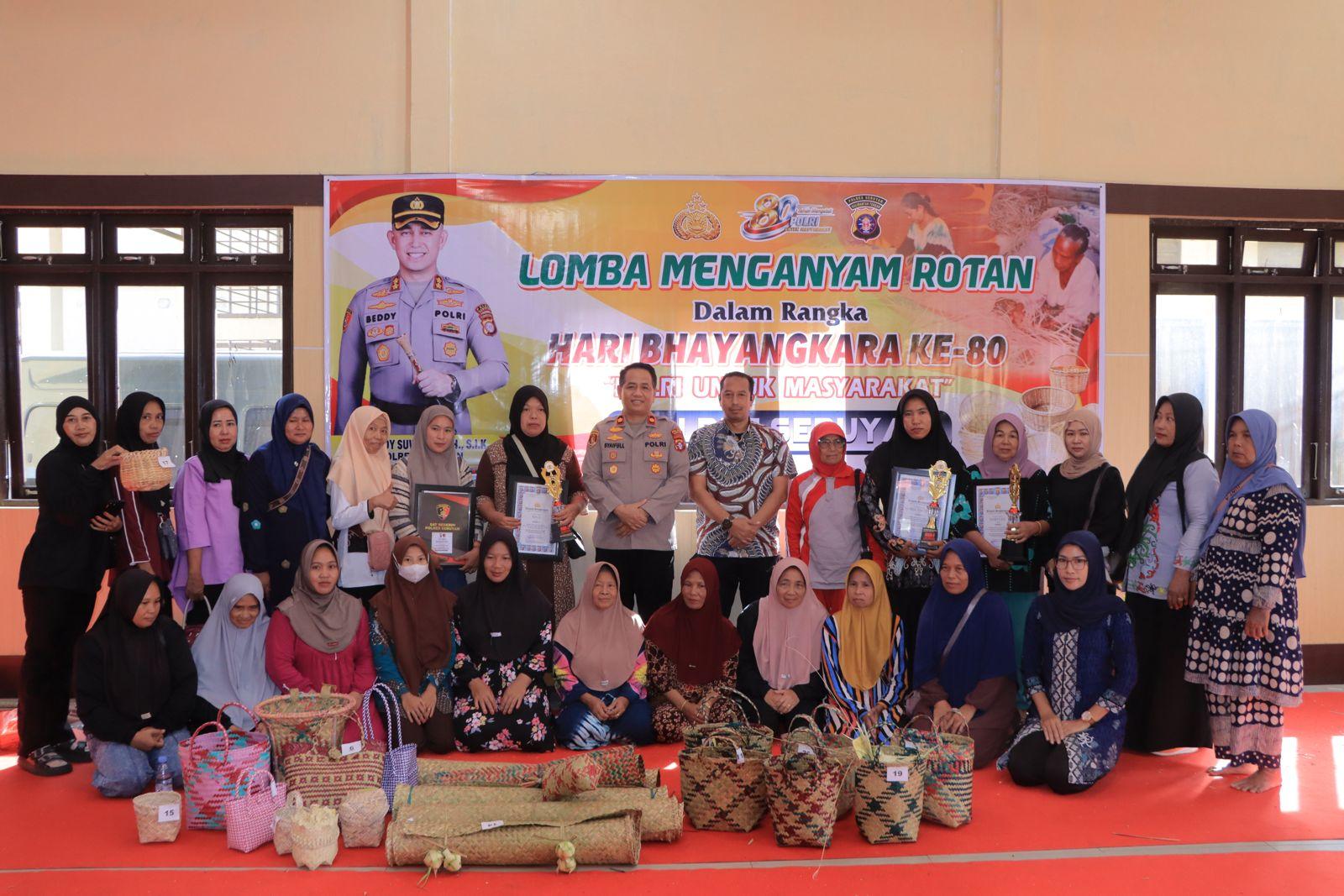 Polres Seruyan Gelar Lomba Menganyam di HUT Bhayangkara ke-80, Nariyah Jadi Juara Pertama dan Wakili ke Tingkat Polda
