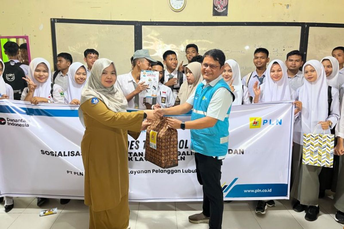 PLN Goes To School di Lubuk Basung: 50 Guru dan Siswa SMA Negeri 1 Agam Diedukasi Bahaya Listrik dan Aplikasi PLN Mobile