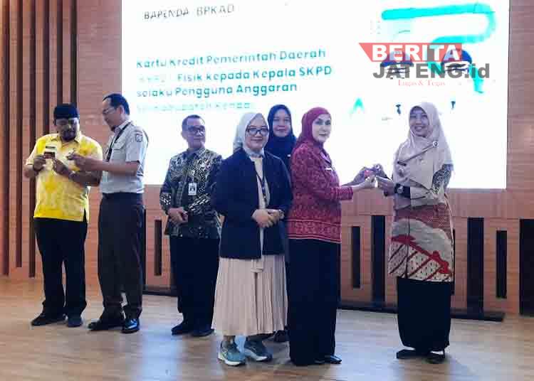 Bupati Kendal Resmi Terapkan Kartu Kredit Daerah, Targetkan Belanja OPD Lebih Cepat dan Transparan
