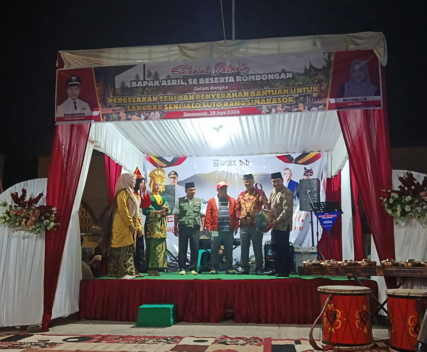 Sanggar Seni Jalo Suto di Agam Terima Bantuan Pakaian Adat dan Alat Musik dari Taman Budaya Sumbar