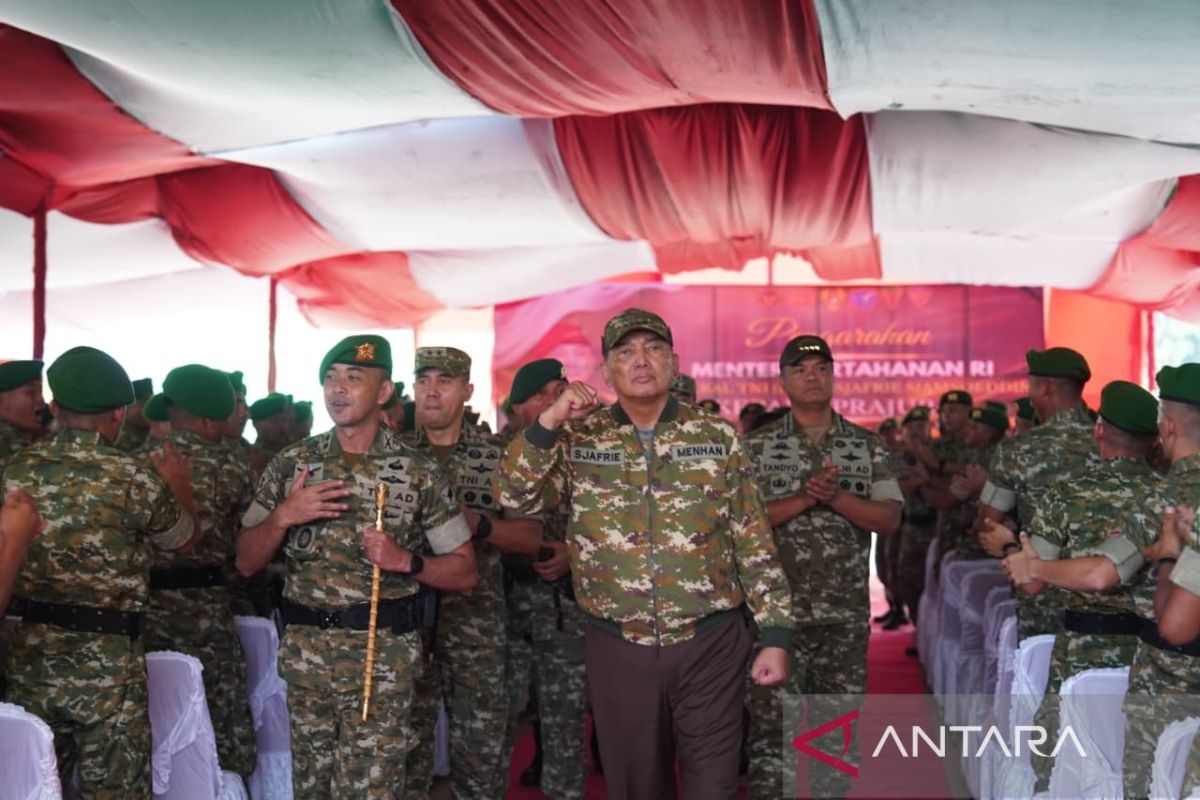 Menhan Sjafrie Tekankan Kesiapan Tempur Prajurit Yonif TP 926 di Perbatasan Bengkayang