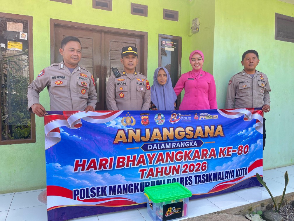 Polsek Mangkubumi Tasikmalaya Anjangsana ke Rumah Purnawirawan Jelang HUT Bhayangkara ke-80, Bawa Paket Perhatian