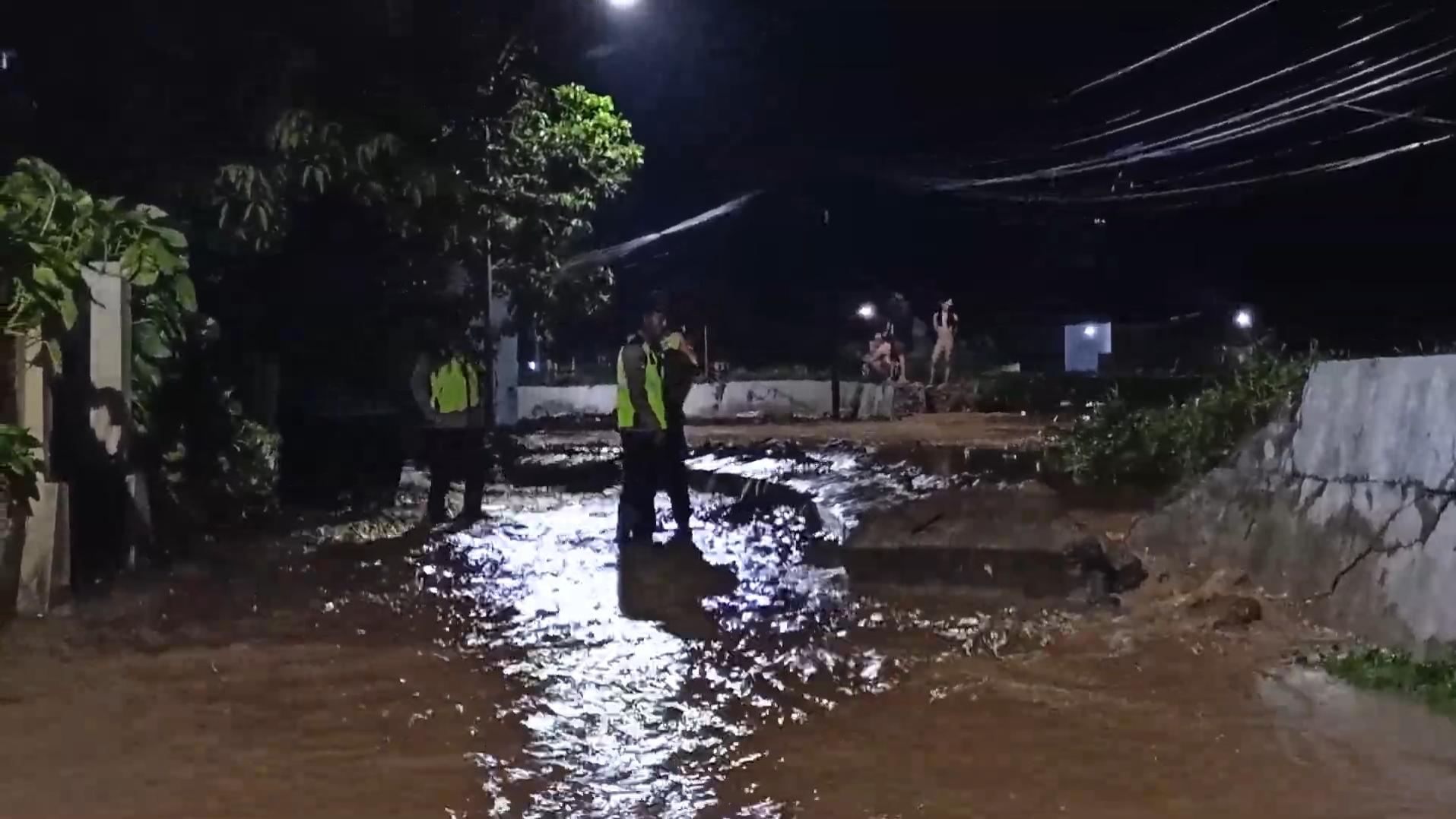 Banjir Landa Wonosari dan Mangkang Kulon Semarang, Satu Lansia Hanyut Tersapu Tanggul Jebol