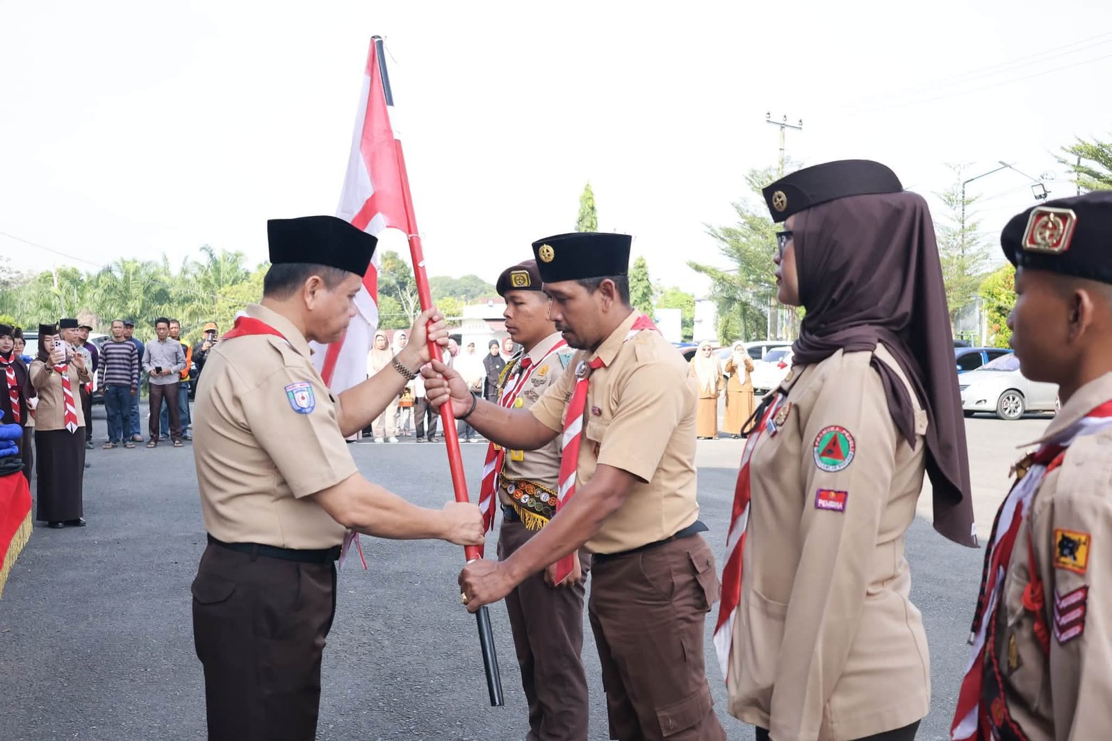 300 Pramuka Bengkulu Tengah Dilepas ke Jambore Nasional XII 2026, Sekda Titip Pesan Jaga Nama Baik Daerah