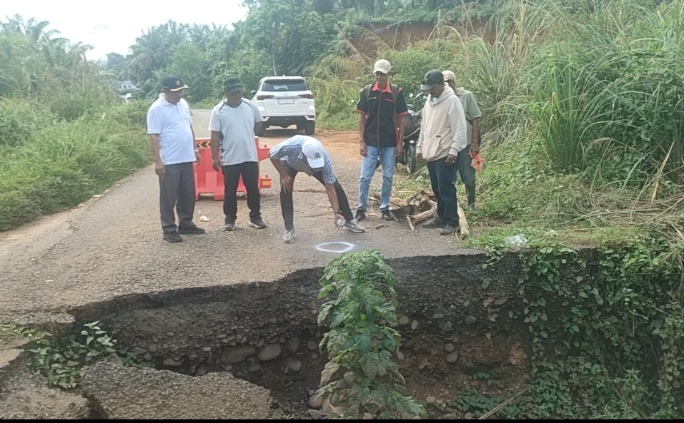 Jalan Amblas di Sembayat Seluma Baru Diperbaiki 10 Meter, Pemkab Kembali Anggarkan Rp 1 Miliar di APBD-P 2026