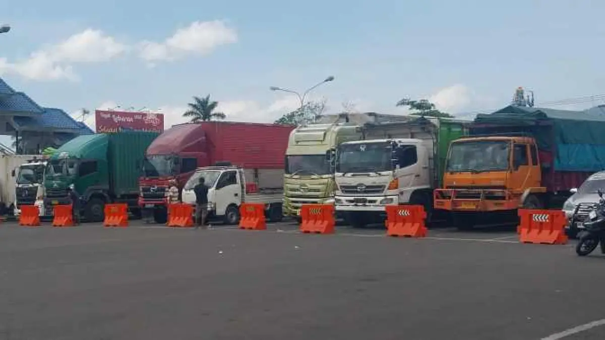 Antrean Truk Raksasa Dominasi Pelabuhan Gilimanuk Saat Idul Adha, Warga Lokal Terhambat Akses Feri