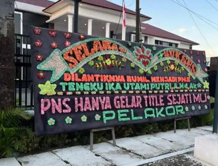 Pelantikan 28 CASN Kejari Deli Serdang Ditunda, Papan Bunga Sindiran untuk Salah Satu Calon Muncul Sehari Sebelumnya