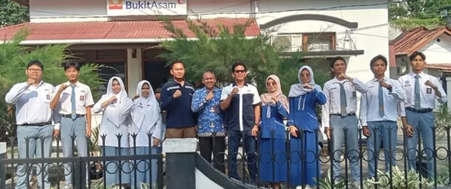 10 Calon Mahasiswa Asal Sawahlunto Dapat Beasiswa Kuliah Gratis di 3 Politeknik Negeri Lewat Program Bidiksiba PT Bukit Asam