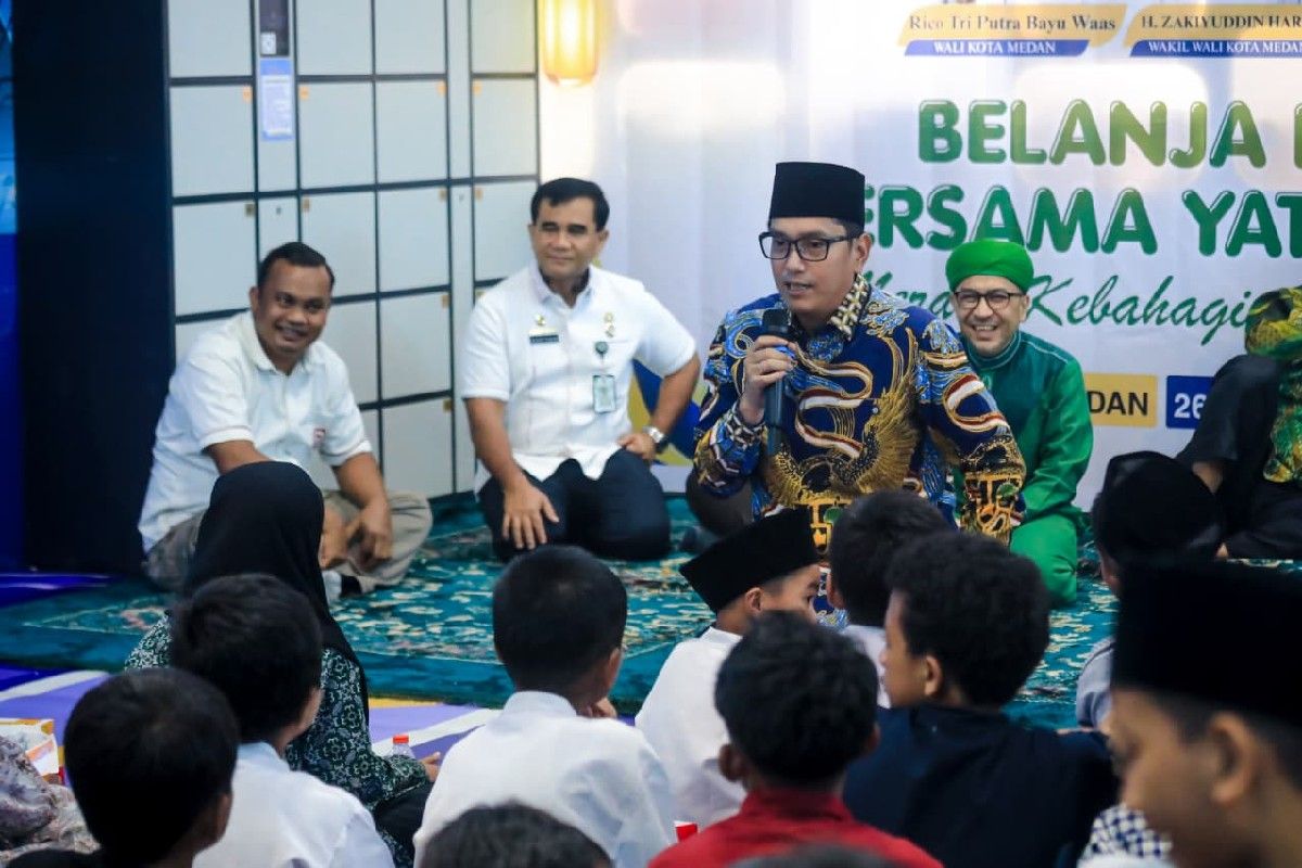 Wali Kota Medan Ajak 428 Anak Yatim Belanja Baju Lebaran di Pasar Modern, Masing-masing Dapat Rp600 Ribu