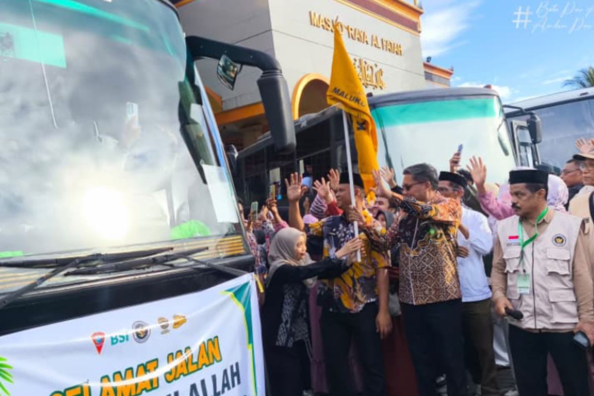 Wali Kota Bodewin Wattimena Lepas 461 Calon Haji Asal Kota Ambon