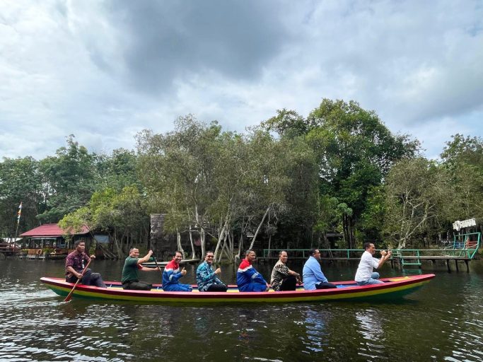 Pemuda Muara Enim Sulap Danau Shuji dari Tempat Sampah Jadi Desa Wisata, 30 Warga Kini Punya Pekerjaan