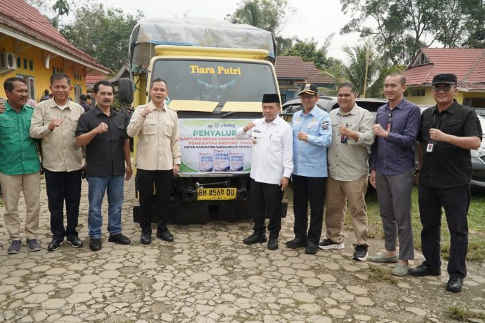 Gubernur Jambi Al Haris Serahkan 10,189 Ton Beras CPP untuk Korban Banjir dan Longsor di Sarolangun, Baru Cair Juni 2026