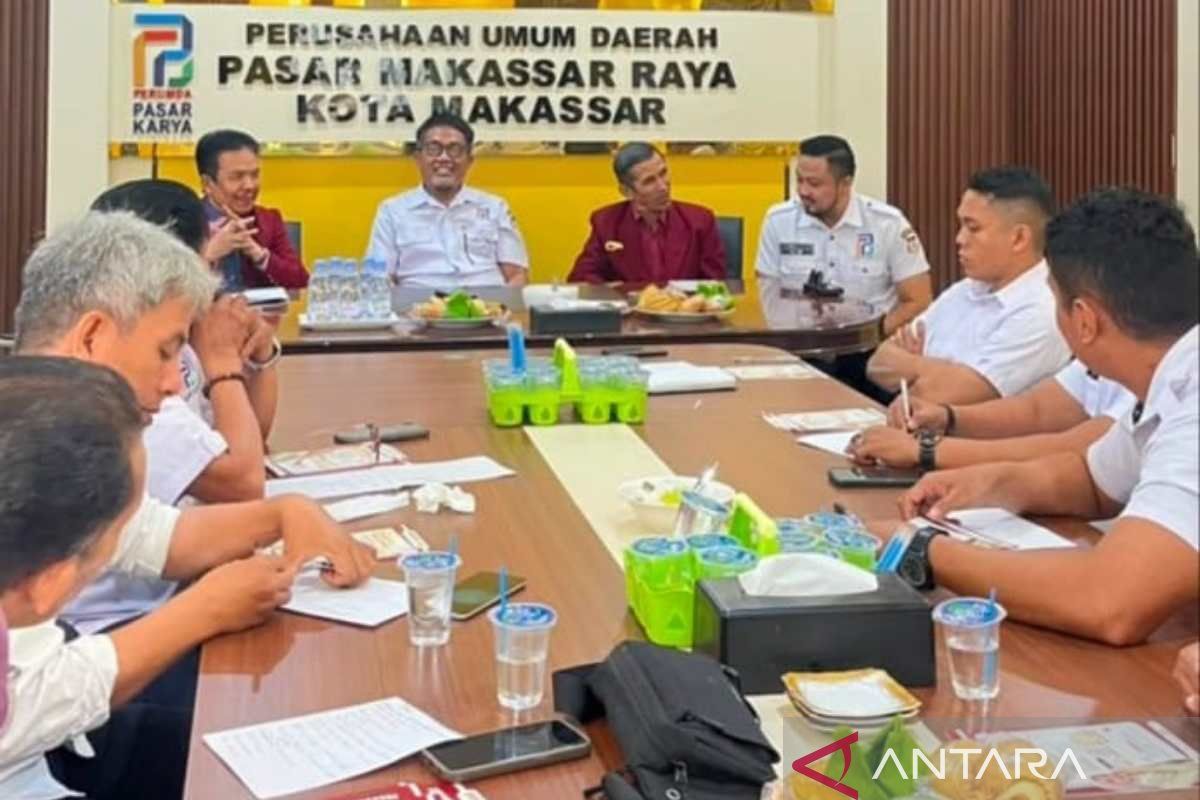Perumda Pasar Makassar Luncurkan Beasiswa Kuliah Rp350 Ribu per Bulan untuk Anak Pedagang di 7 Pasar Tradisional