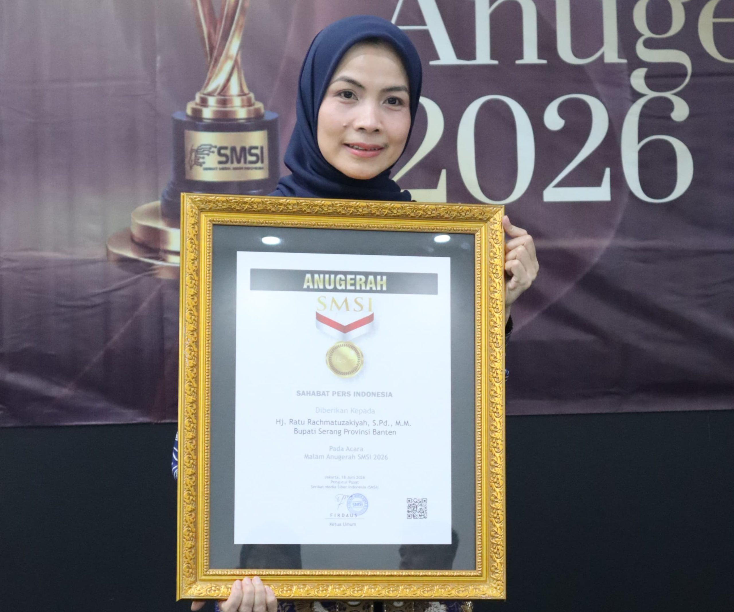 Bupati Serang Ratu Rachmatuzakiyah Raih Anugerah Sahabat Pers Indonesia 2026 dari SMSI atas Komitmen Keterbukaan Informasi Publik