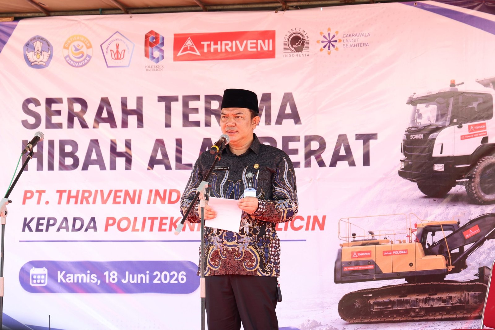 Bupati Tanah Bumbu Dorong Sinergi Dunia Usaha dan Pendidikan, Hibah Alat Berat dari PT Thriveni untuk Politeknik Batulicin