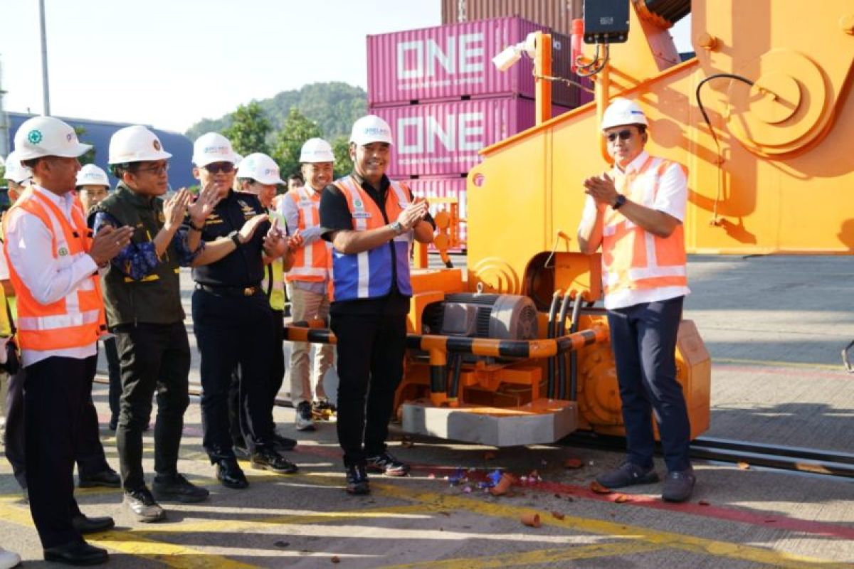 Pelindo Resmi Operasikan Quay Container Crane Keempat di Pelabuhan Panjang, Targetkan Bongkar Muat Lebih Cepat