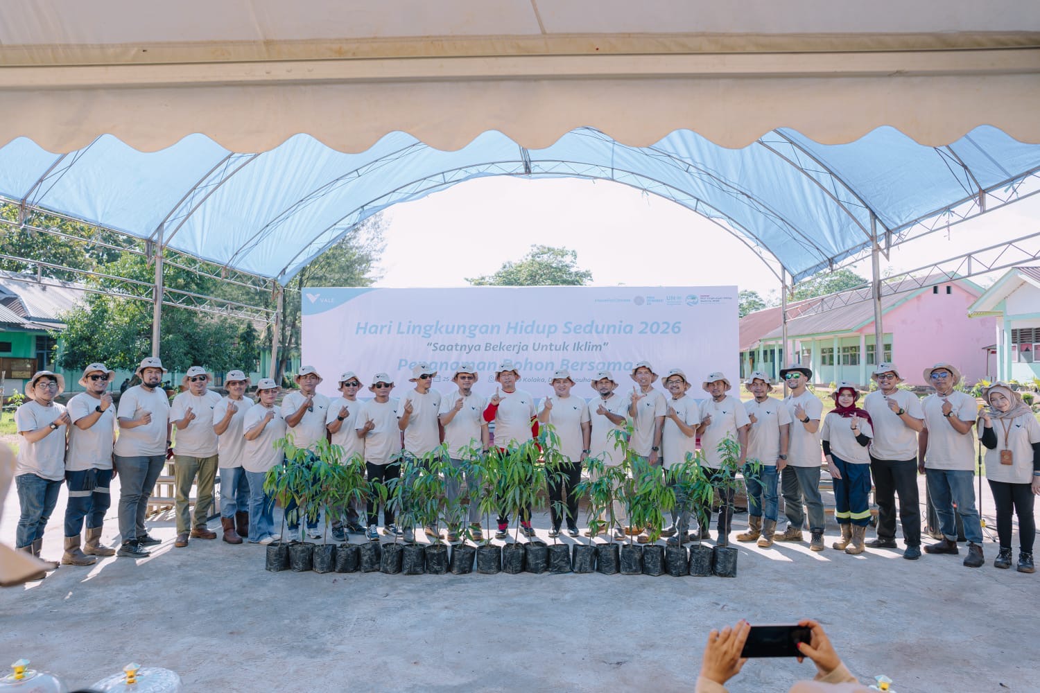 Tanam Puluhan Pohon di SMKN 9 Kolaka, PT Vale Indonesia IGP Pomalaa Peringati Hari Lingkungan Hidup 2026 Bersama Stakeholder