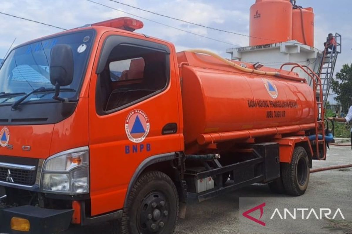 BPBD Pangkalpinang Distribusikan Ribuan Liter Air Bersih ke Warga Bukit Intan yang Terdampak Kekeringan