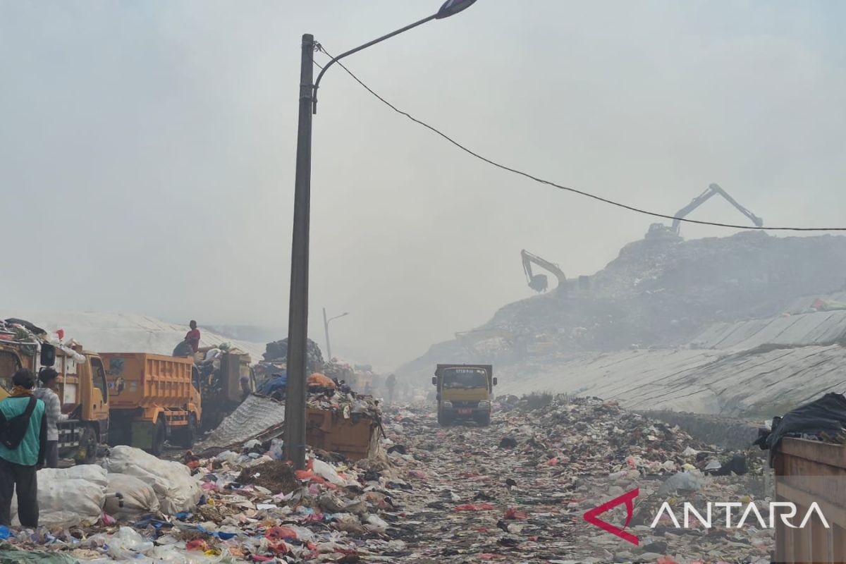 Kebakaran TPA Jatiwaringin Belum Padam, Pemkab Tangerang Siapkan Lahan 2 Hektare untuk Buang Sampah Sementara