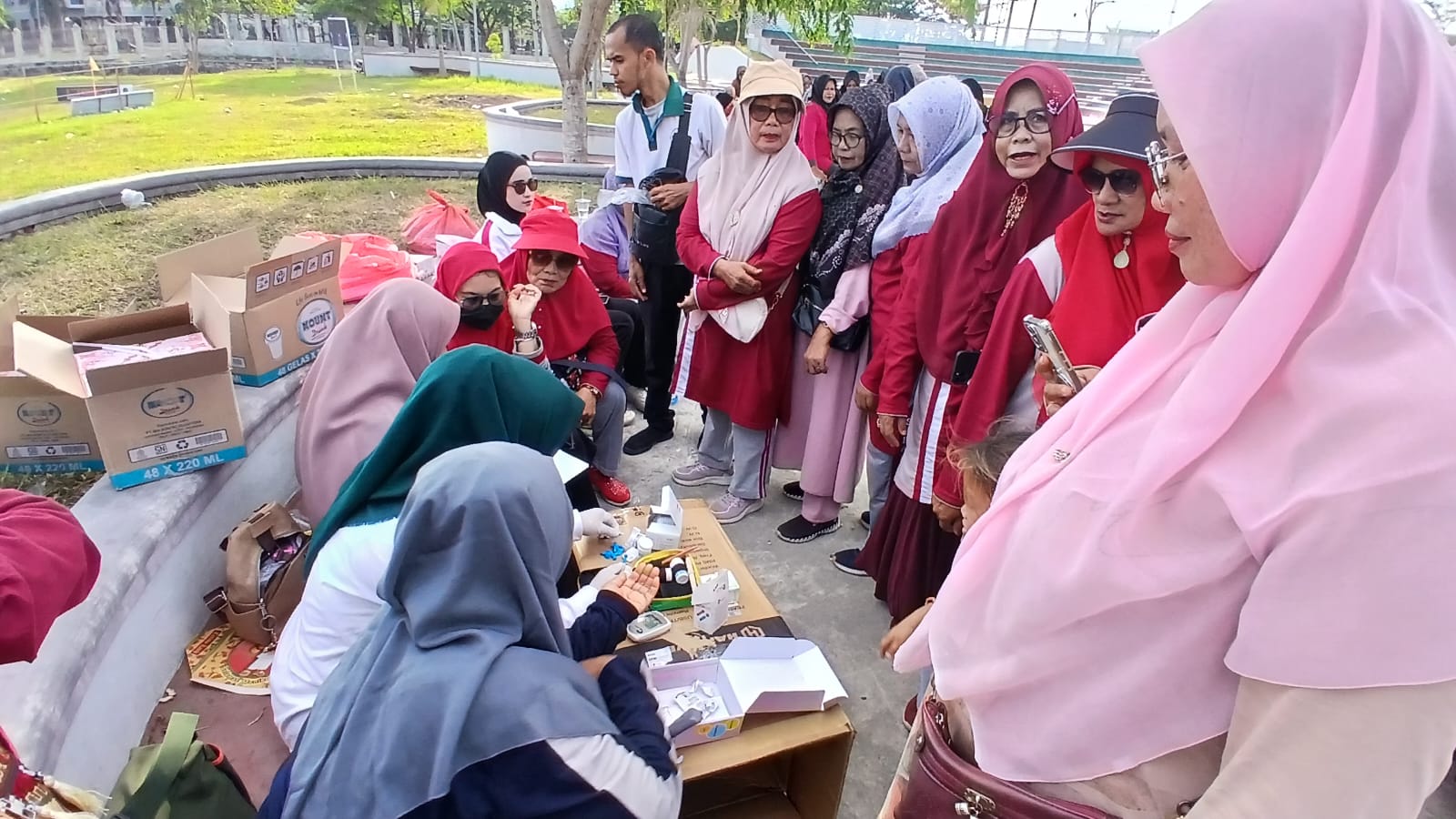 Klinik Pratama Bunda Lina di Bireuen Gelar Senam Prolanis dan Cek Kesehatan Gratis untuk 100 Lansia Peserta BPJS