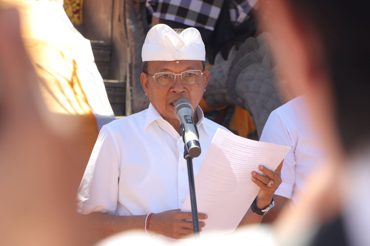 Gubernur Bali Wayan Koster Beri Batas Akhir April 2027 untuk Wajib Aksara Bali di Papan Nama