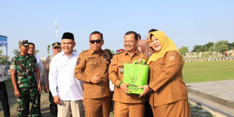Pemkab Brebes Beri Penghargaan ke 5 Kampung KB dan 3 Puskesmas pada Harganas ke-33, Wabup Tekankan Peran Ayah