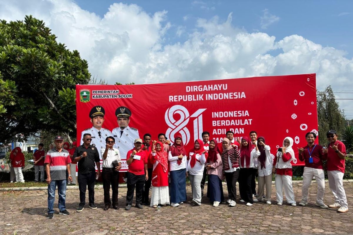 HUT RI ke-81 di Solok: Jalan Santai hingga Tarik Tambang Warnai Lomba Antar-OPD di Halaman Kantor Bupati