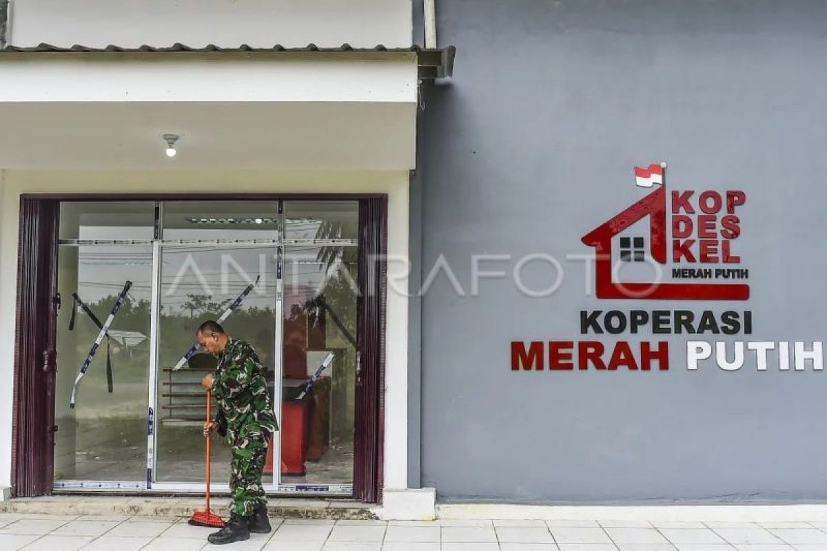 Prajurit Koramil 415-13/Mestong Bersihkan Area KDKMP yang Selesai Dibangun di Muaro Jambi, Target Nasional 30 Ribu Unit pada Agustus 2026