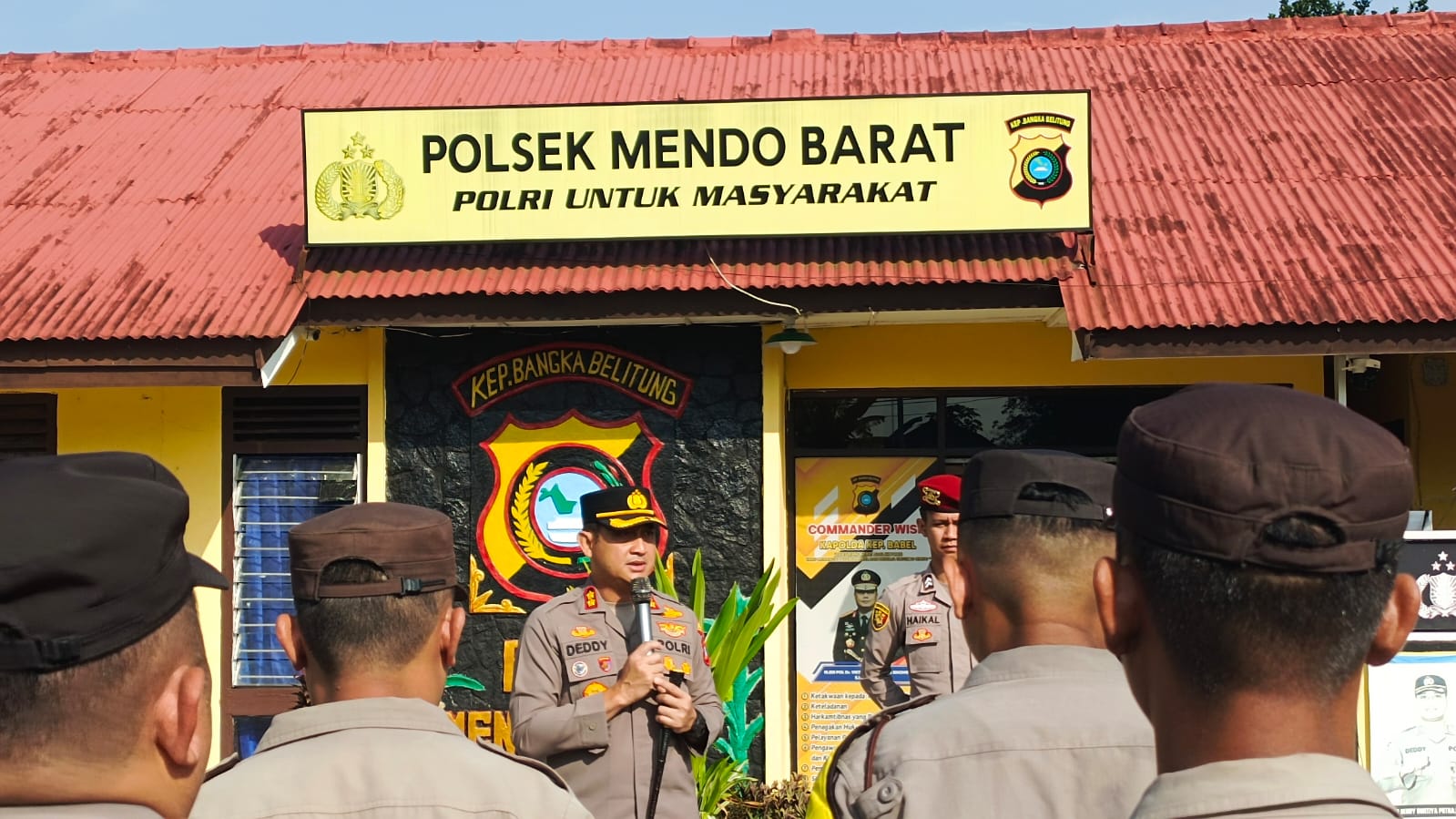 Kapolres Bangka Pimpin Apel Pagi di Polsek Mendo Barat, Tekankan Disiplin dan Pelayanan Humanis ke Masyarakat