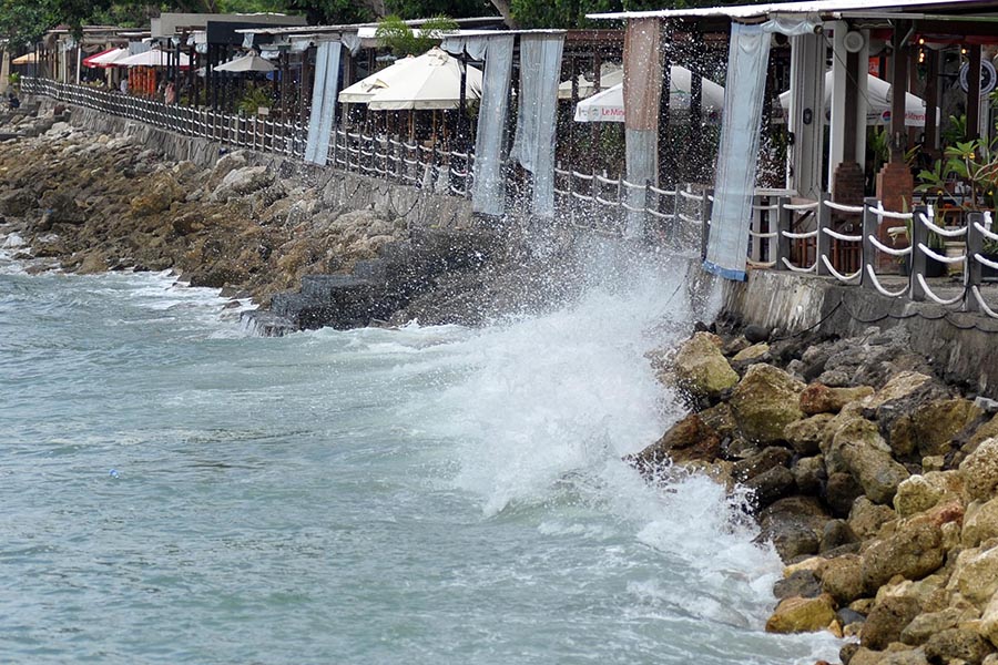 BMKG Keluarkan Peringatan Pasang Maksimum di 6 Wilayah Pesisir Bali, Nelayan dan Wisata Bahari Diminta Waspada