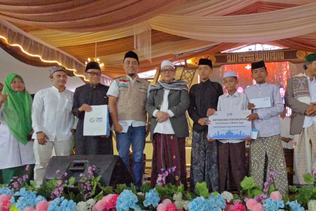 YBM PLN UP3 Metro Salurkan Santunan ke 69 Santri Yatim dan Dhuafa di Dua Pesantren Lampung Timur