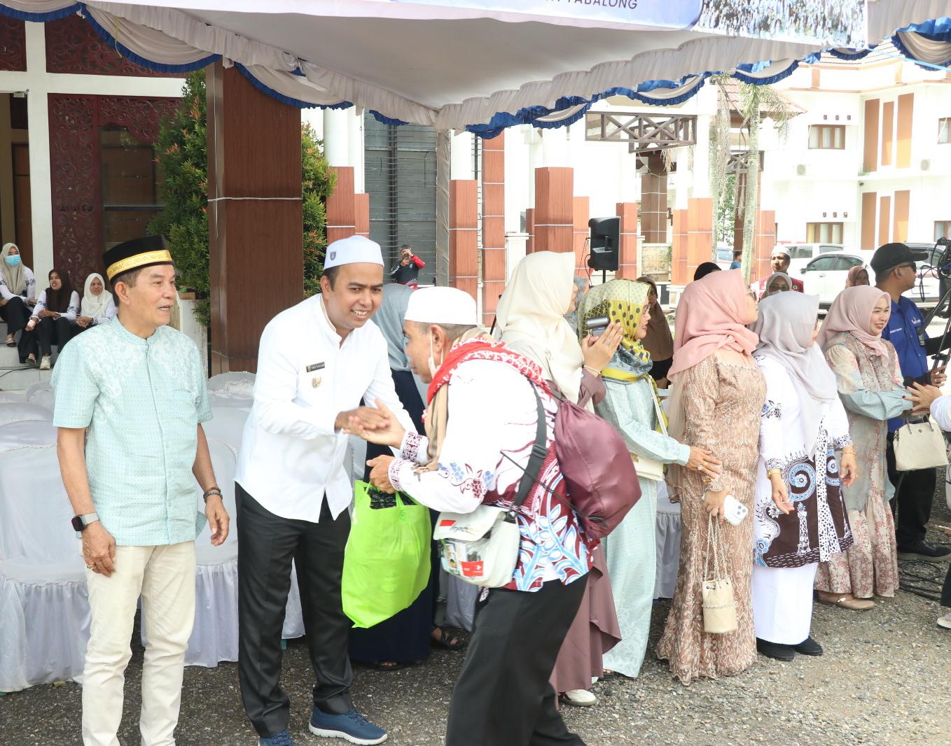352 Jemaah Haji Kloter BDJ 03 Asal Tabalong Tiba, Wakil Bupati Sambut Langsung di DPRD