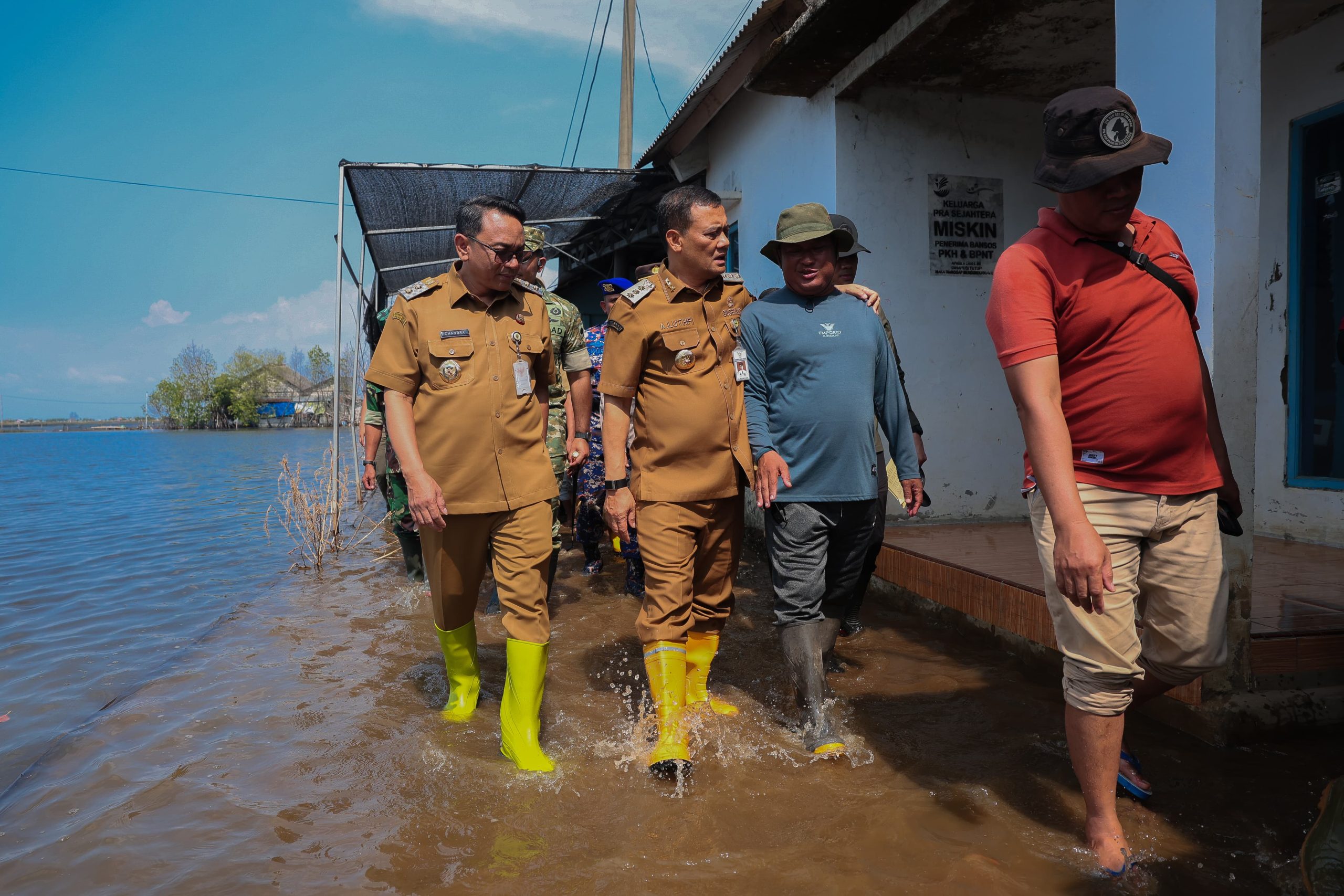Gubernur Jateng Siapkan Rp400 Juta Perbaiki Tanggul Rob di Pati, 450 Meter Rusak Berat