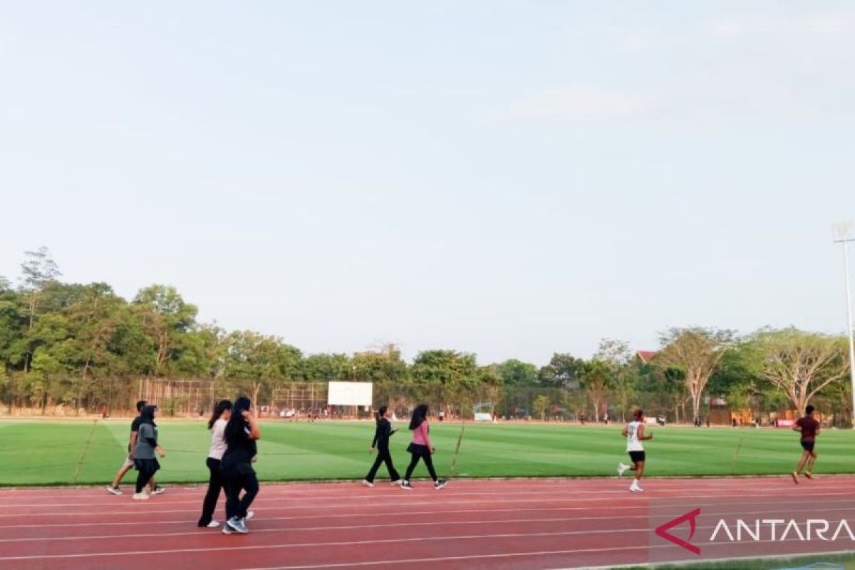 Stadion Mini UHO Kendari Jadi Pilihan Warga Berolahraga, Tarif Joging Rp 10.000 per Orang