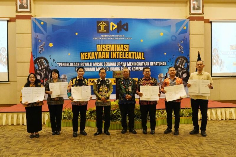 Kemenkum Kalteng Perketat Pengawasan Royalti Musik di Kafe, Hotel, dan Mal, 3 Pencipta Lagu Terima Sertifikat Hak Cipta