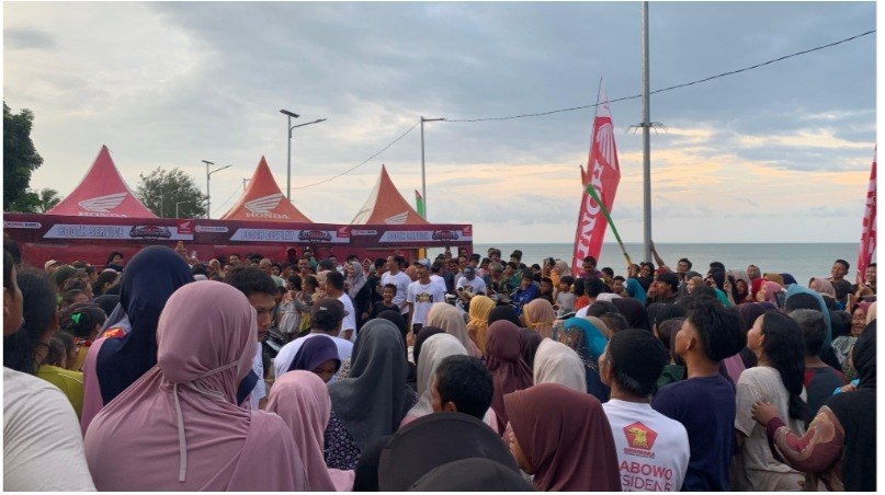 Lomba Makan Durian di Bangka Selatan Seret Ratusan Warga, Honda Babel Borong Hasil Panen Petani Desa Sebagin