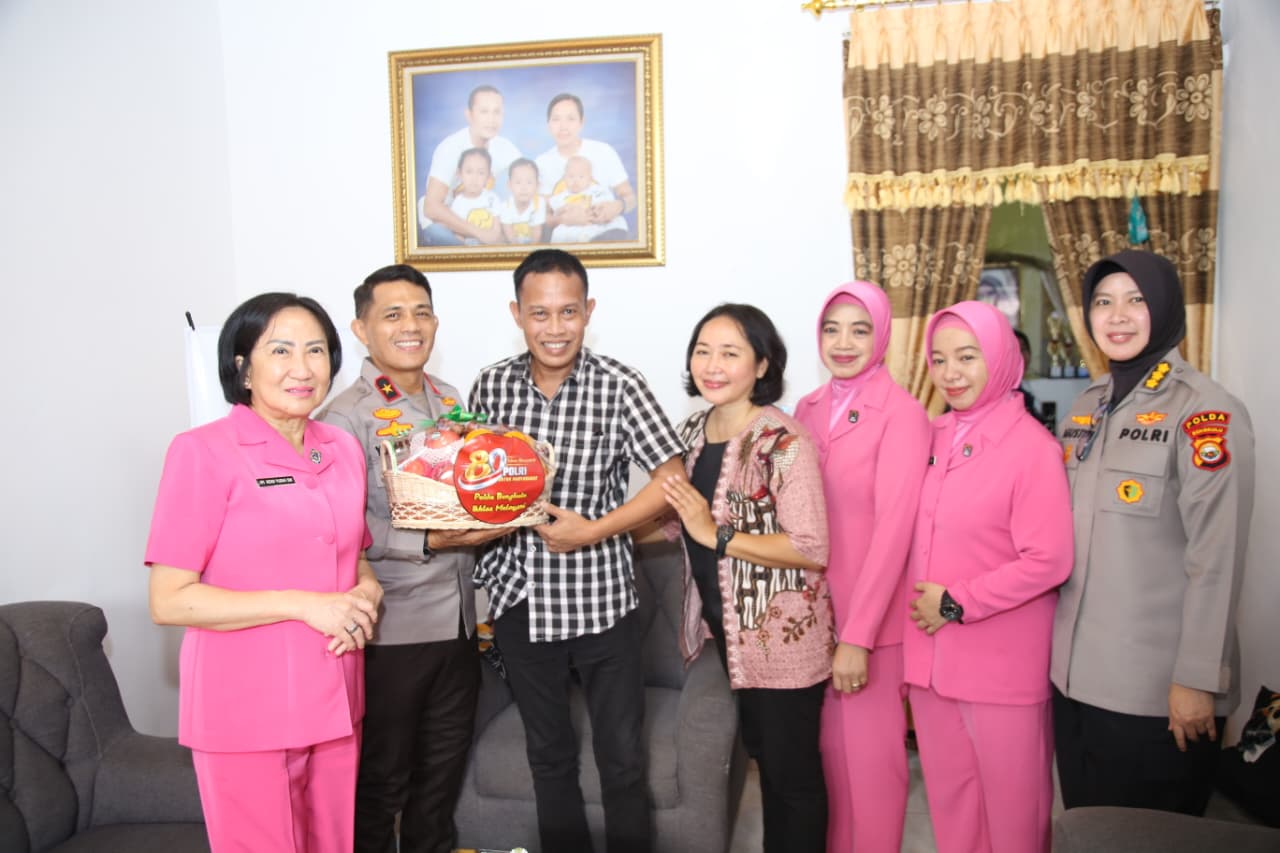 Polda Bengkulu Gelar Anjangsana ke Purnawirawan dan Warakawuri, Kapolda Serahkan Bantuan Tali Asih