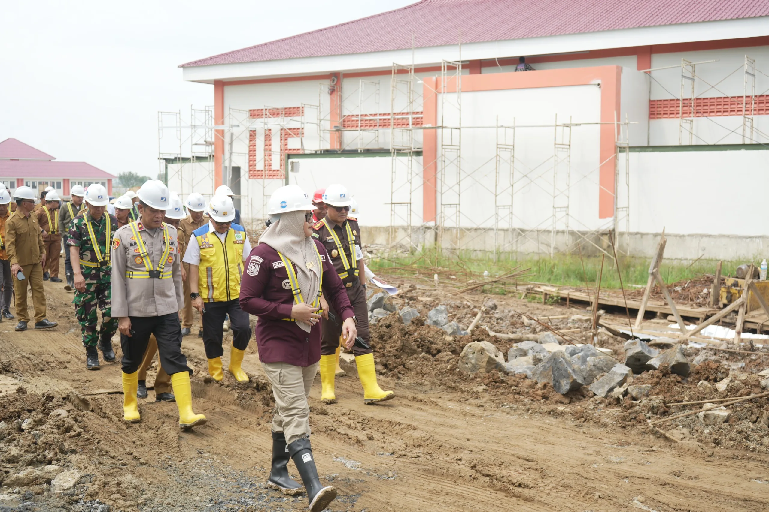 Bupati Tanjab Timur Tinjau Langsung Pembangunan Sekolah Rakyat di Geragai, Target Operasi Segera