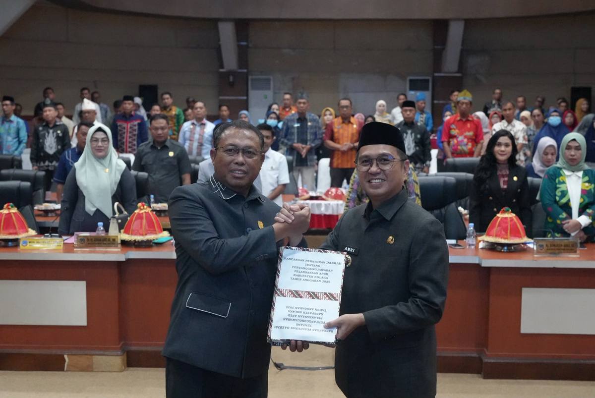 DPRD Kolaka Setujui Raperda Pertanggungjawaban APBD 2025, Bupati Amri Paparkan Realisasi Pendapatan Rp1,71 Triliun