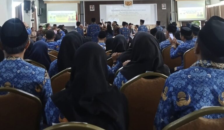 361 PPPK Mamuju Tengah Terima SK Perpanjangan Perjanjian Kerja, Bupati Sorot Batas Belanja Pegawai