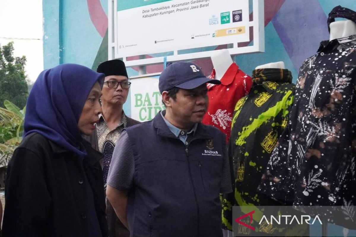 Baznas Salurkan Rp50 Juta untuk Usaha Batik Disabilitas Mental di Kuningan, Jabar