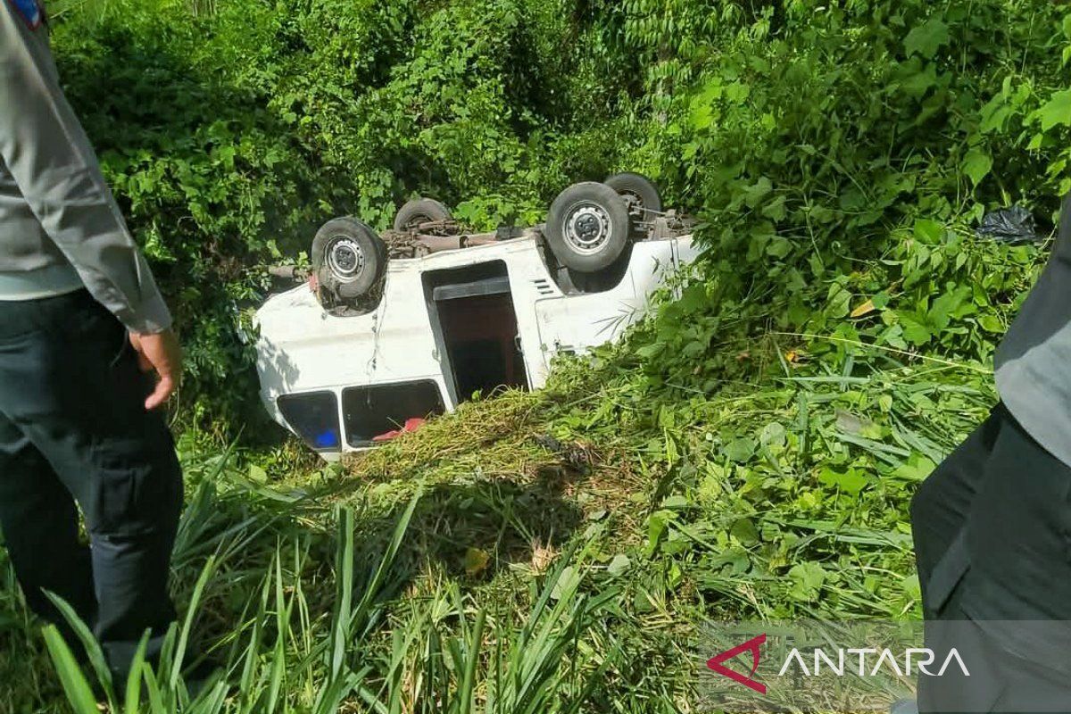 Angkot Bawa 14 Santri Terjun ke Jurang 50 Meter di Madina, Empat Orang Luka Ringan