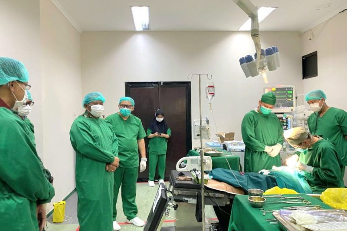 Lanud RSA Natuna Gelar Operasi Bibir Sumbing Gratis, 11 Warga Terlayani dan 200 Paket Sembako Dibagikan
