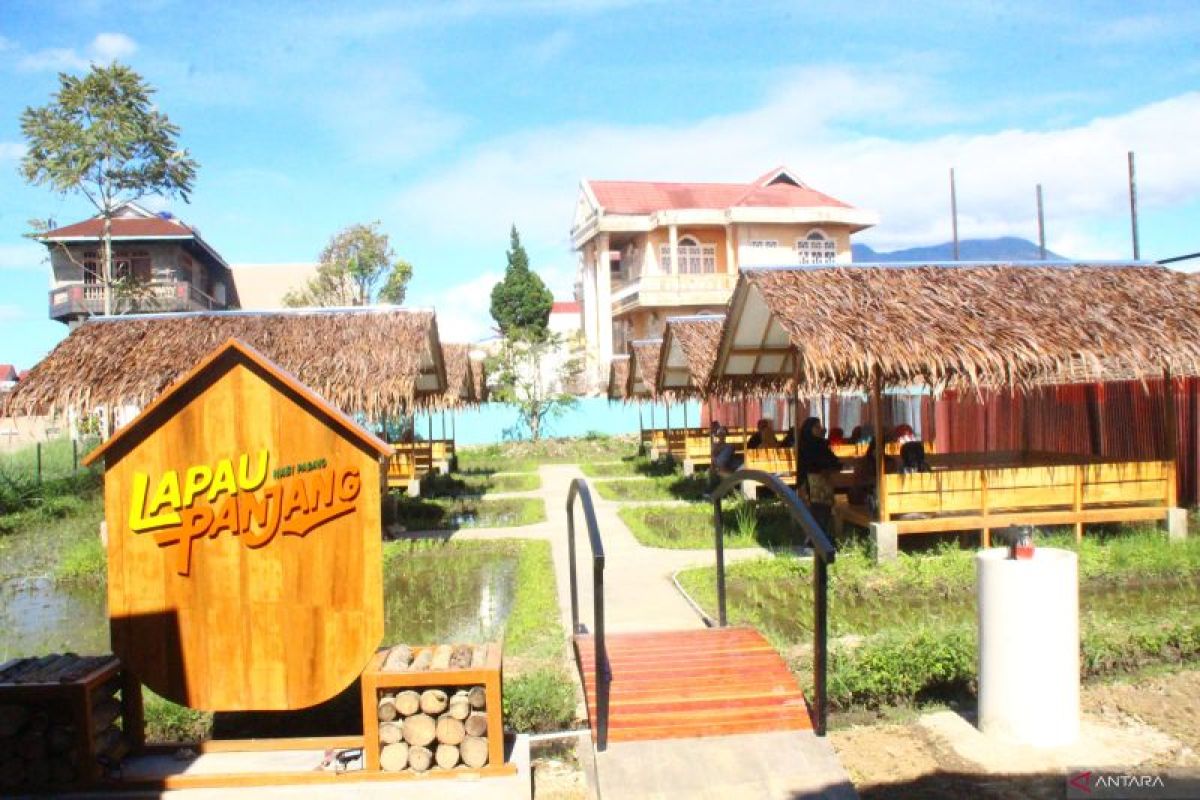 Rumah Makan Lapau Panjang Hadir di Bukittinggi, Sajikan Menu Khas Sumbar dengan Konsep Makan Bajamba