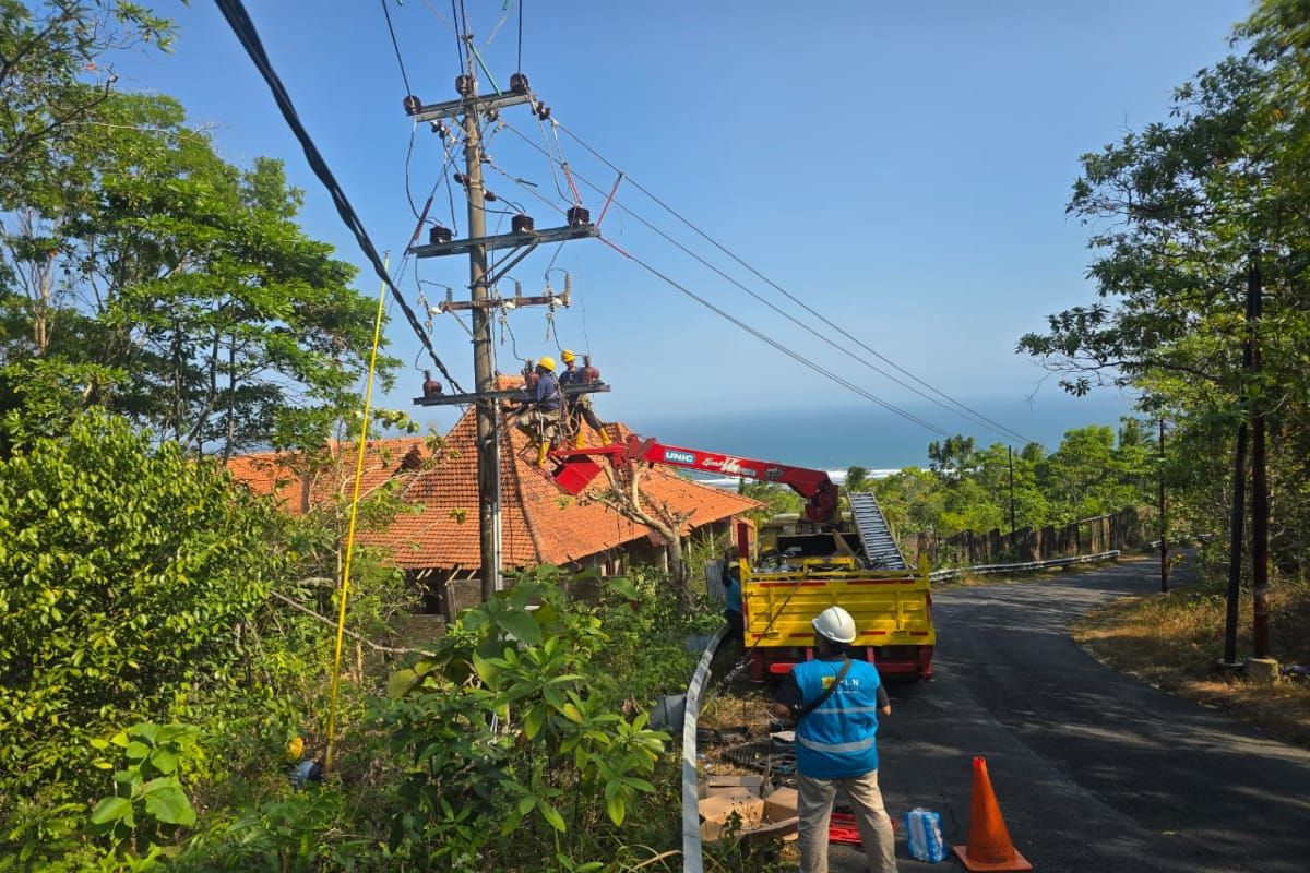 PLN UID Yogyakarta Perkuat Jaringan Listrik di Gunungkidul Jelang HUT Ke-81 RI, 70 Personel Dikerahkan